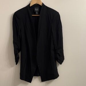 ⭐️NWOT black open blazer w/ pockets and ruched sleeves